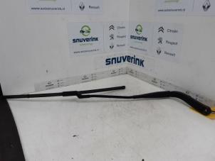 Used Front wiper arm Renault Trafic (1FL/2FL/3FL/4FL) 1.6 dCi 125 Twin Turbo Price € 36,30 Inclusive VAT offered by Snuverink Autodemontage