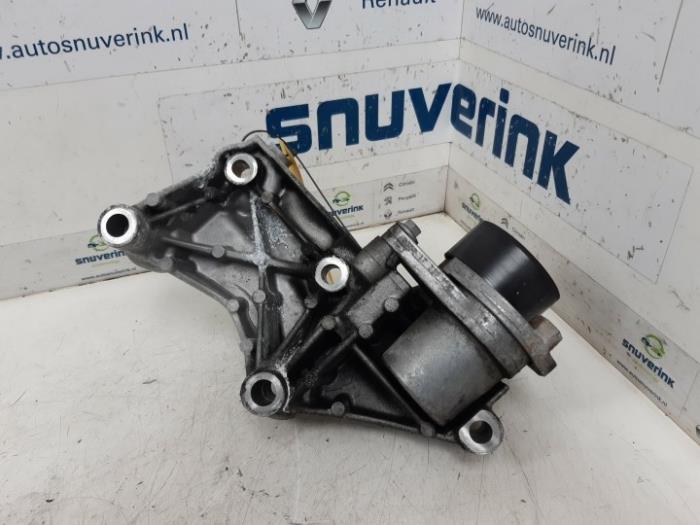 Alternator upper bracket from a Renault Trafic (1FL/2FL/3FL/4FL) 1.6 dCi 125 Twin Turbo 2018
