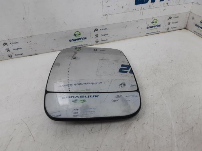 Mirror glass, left from a Renault Trafic (1FL/2FL/3FL/4FL) 1.6 dCi 125 Twin Turbo 2018