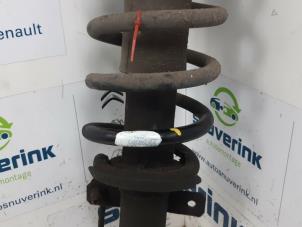 Used Front shock absorber rod, right Opel Vivaro 1.9 DTI 16V Price € 72,60 Inclusive VAT offered by Snuverink Autodemontage