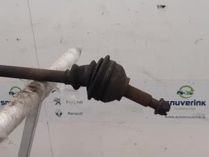 Used Front drive shaft, right Opel Vivaro 1.9 DTI 16V Price € 151,25 Inclusive VAT offered by Snuverink Autodemontage