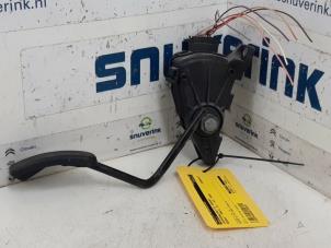 Used Accelerator pedal Renault Trafic New (FL) 2.0 dCi 16V 90 Price on request offered by Snuverink Autodemontage