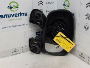 Used Wing mirror, right Renault Trafic New (FL) 2.0 dCi 16V 90 Price € 36,30 Inclusive VAT offered by Snuverink Autodemontage