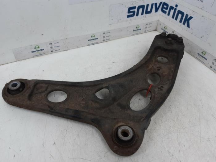 Front wishbone, right from a Renault Trafic New (FL) 2.0 dCi 16V 90 2009