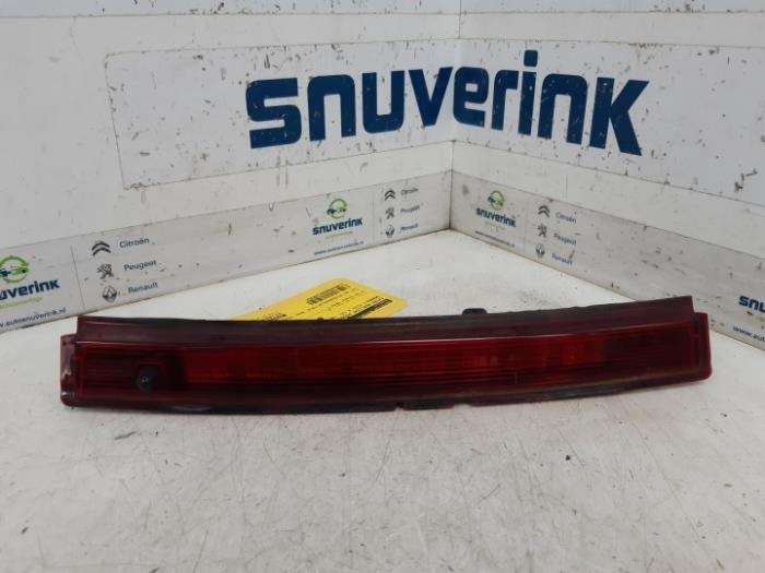 Third brake light from a Renault Clio IV (5R) 1.5 Energy dCi 90 FAP 2012