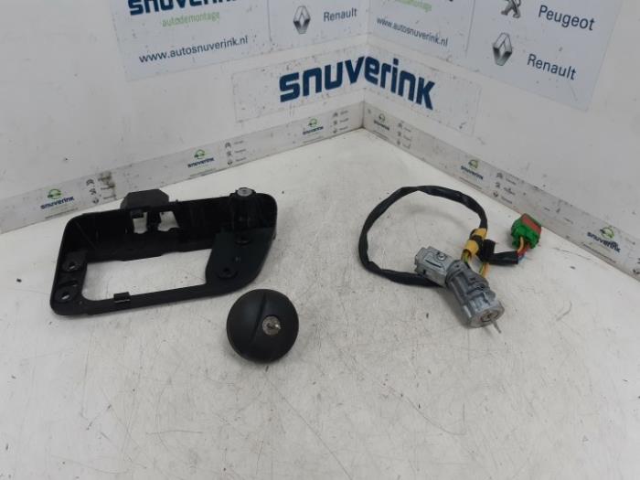 Sets of locks with part number 8G0 stock | ProxyParts.com