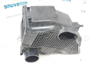 Używane Obudowa filtra powietrza Renault Clio IV (5R) 1.5 Energy dCi 90 FAP Cena € 30,00 Procedura marży oferowane przez Snuverink Autodemontage