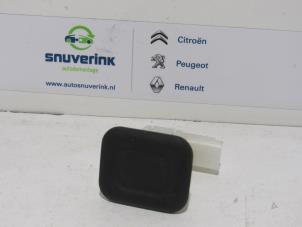 Used Tailgate switch Peugeot 3008 II (M4/MC/MJ/MR) 1.2 12V e-THP PureTech 130 Price € 30,00 Margin scheme offered by Snuverink Autodemontage