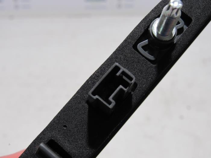 Luz de frenos adicional centro de un Peugeot 3008 II (M4/MC/MJ/MR) 1.2 12V e-THP PureTech 130 2020