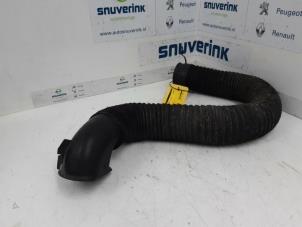 Used Air intake hose Renault Master III (FD/HD) 2.5 dCi 16V Price € 48,40 Inclusive VAT offered by Snuverink Autodemontage