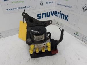 Gebrauchte ABS Pumpe Renault Master III (FD/HD) 2.5 dCi 16V Preis € 181,50 Mit Mehrwertsteuer angeboten von Snuverink Autodemontage