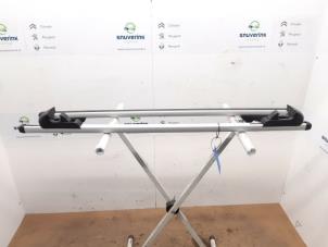 Usagé Kit rails de toit Peugeot 206 Prix € 75,00 Règlement à la marge proposé par Snuverink Autodemontage