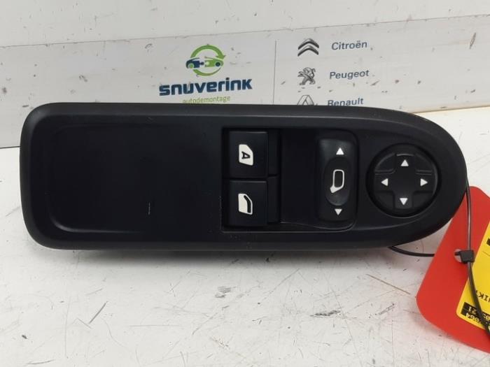 Usados Interruptor combinado de ventanillas Citroen C3 (SC) 1.2 VTi 82 12V Precio € 36,29 IVA incluido ofrecido por Snuverink Autodemontage