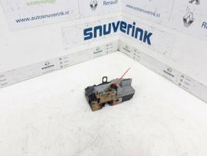Used Front door lock mechanism 4-door, right Peugeot 206 (2A/C/H/J/S) 1.4 HDi Price € 25,00 Margin scheme offered by Snuverink Autodemontage