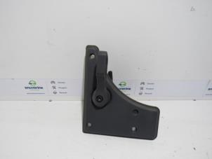 Used Sliding door handle, right Peugeot Boxer (U9) 2.2 HDi 100 Euro 4 Price € 42,35 Inclusive VAT offered by Snuverink Autodemontage