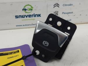Used Parking brake switch Fiat 500X (334) 1.4 Multi Air 16V Price € 35,00 Margin scheme offered by Snuverink Autodemontage