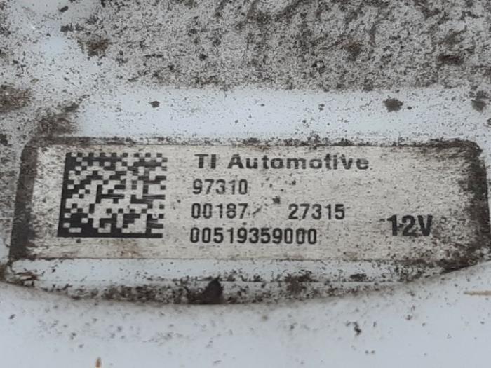 Electric fuel pump from a Fiat 500X (334) 1.4 Multi Air 16V 2015