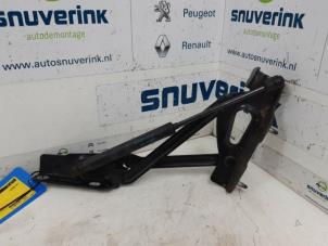 Used Tailgate hinge Peugeot 407 (6D) 2.0 16V Price € 27,00 Margin scheme offered by Snuverink Autodemontage