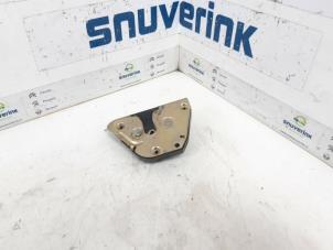 Used Rear door mechanism 4-door, right Peugeot 807 2.2 HDiF 16V Price € 60,00 Margin scheme offered by Snuverink Autodemontage