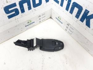 Used Steering wheel mounted radio control Peugeot 807 2.2 HDiF 16V Price € 23,00 Margin scheme offered by Snuverink Autodemontage