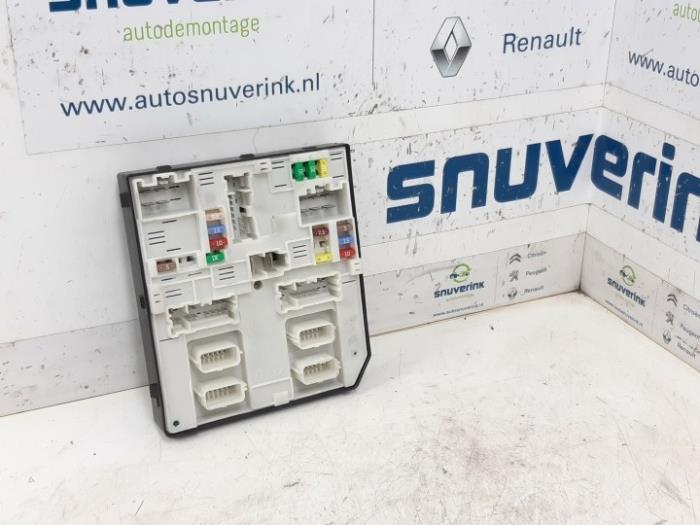 Fuse box Renault Megane III Grandtour 1.5 dCi 110 - 284B65628R RENAULT