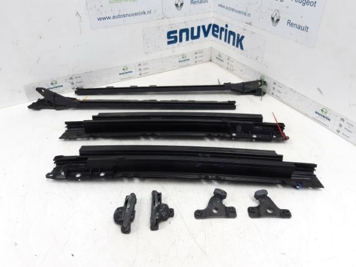 Renault Megane Sunroof mechanisms stock