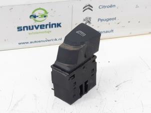 Used Electric window switch Peugeot Boxer (244) 2.0 HDi Price € 42,35 Inclusive VAT offered by Snuverink Autodemontage