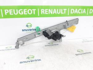 Gebrauchte Fenstermechanik 4-türig links vorne Renault Scénic II (JM) 2.0 16V Preis € 45,00 Margenregelung angeboten von Snuverink Autodemontage