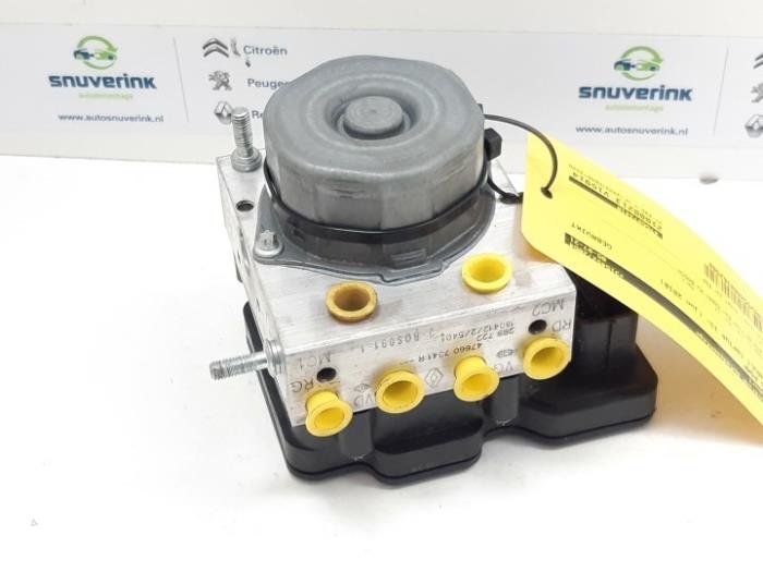 Usagé Bloc ABS Renault Captur I (2R) 1.2 TCE 16V EDC Prix € 157,49 Règlement à la marge proposé par Snuverink Autodemontage