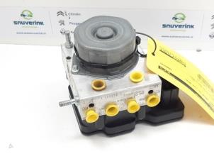 Usagé Pompe ABS Renault Captur (2R) 1.2 TCE 16V EDC Prix € 195,00 Règlement à la marge proposé par Snuverink Autodemontage