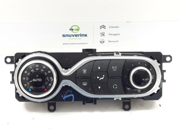 Panel de control de calefacción de un Renault Captur (2R) 1.2 TCE 16V EDC 2018