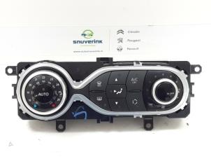 Usados Panel de control de calefacción Renault Captur (2R) 1.2 TCE 16V EDC Precio € 45,00 Norma de margen ofrecido por Snuverink Autodemontage