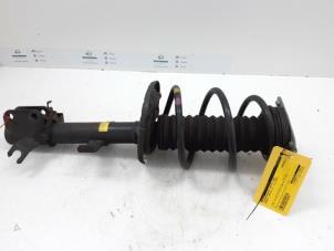 Used Front shock absorber rod, right Renault Captur (2R) 1.2 TCE 16V EDC Price € 40,00 Margin scheme offered by Snuverink Autodemontage