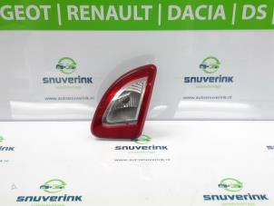 Używane Swiatlo cofania prawe Renault Twingo II (CN) 1.2 16V Cena € 20,00 Procedura marży oferowane przez Snuverink Autodemontage