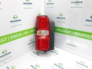 Usados Luz trasera izquierda Peugeot Expert (VA/VB/VE/VF/VY) 1.6 Blue HDi 95 16V Precio € 121,00 IVA incluido ofrecido por Snuverink Autodemontage