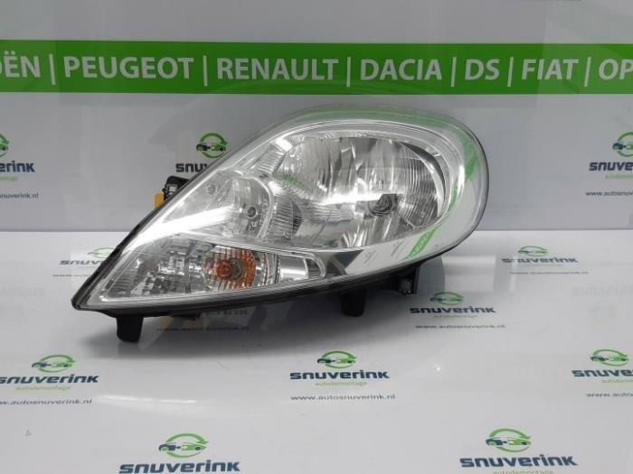 Headlight, left from a Renault Trafic New (FL) 2.0 dCi 16V 90 2010