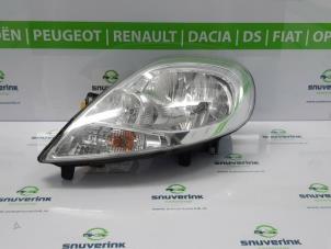 Usagé Phare gauche Renault Trafic New (FL) 2.0 dCi 16V 90 Prix € 48,40 Prix TTC proposé par Snuverink Autodemontage