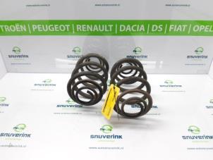 Gebrauchte Schraubenfeder hinten Renault Trafic New (FL) 2.0 dCi 16V 90 Preis € 36,30 Mit Mehrwertsteuer angeboten von Snuverink Autodemontage