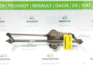 Used Wiper motor + mechanism Renault Trafic New (FL) 2.0 dCi 16V 90 Price € 54,45 Inclusive VAT offered by Snuverink Autodemontage