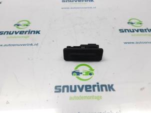 Used Tailgate switch Peugeot 308 SW (L4/L9/LC/LJ/LR) 1.2 12V e-THP PureTech 130 Price € 15,00 Margin scheme offered by Snuverink Autodemontage