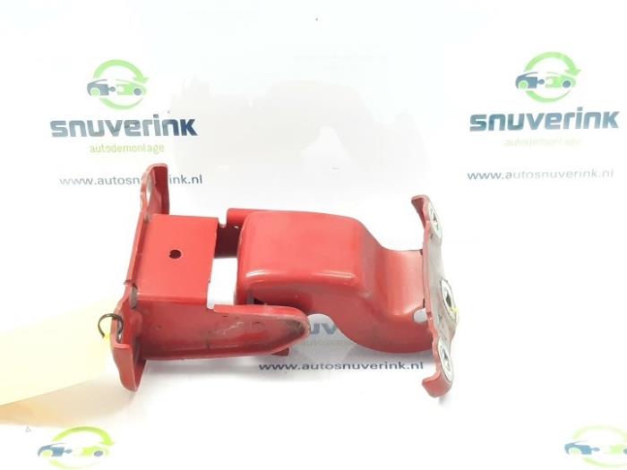 Rear door hinge, left from a Renault Trafic New (FL) 2.0 dCi 16V 90 2010