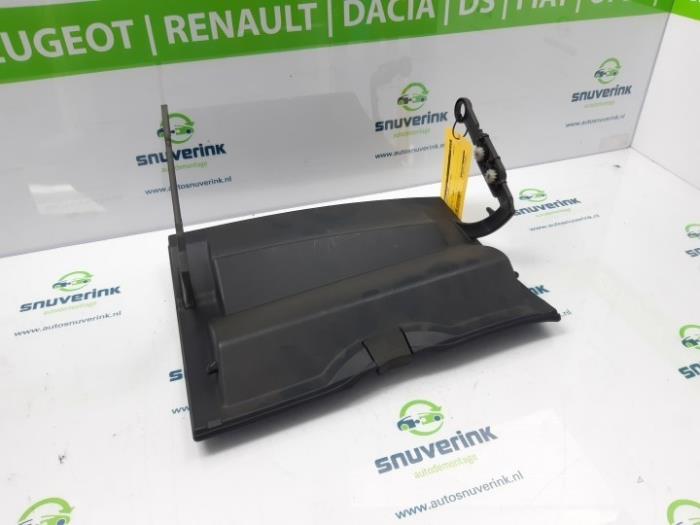 Glovebox from a Renault Espace (JK) 2.2 dCi 150 16V Grand Espace 2003