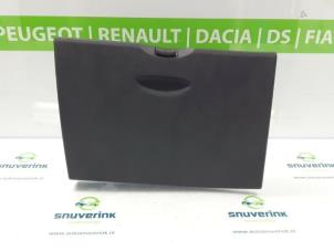 Used Glovebox Renault Espace (JK) 2.2 dCi 150 16V Grand Espace Price € 50,00 Margin scheme offered by Snuverink Autodemontage