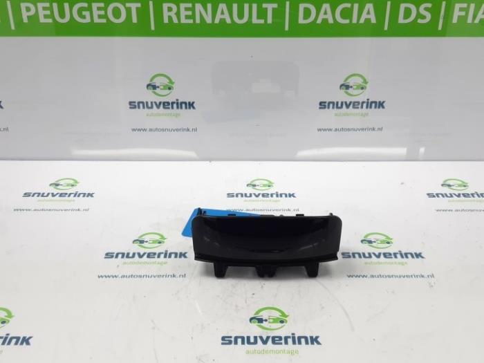 Używane Rózne Peugeot 508 (8D) 2.0 HDiF 16V Cena € 25,00 Procedura marży oferowane przez Snuverink Autodemontage