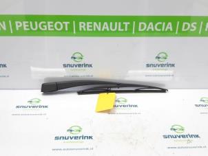 Usagé Bras essuie-glace arrière Renault Kangoo/Grand Kangoo (KW) 1.6 16V Prix € 20,00 Règlement à la marge proposé par Snuverink Autodemontage