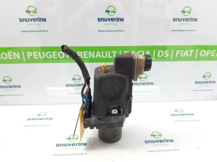 Usagé Pompe de direction Renault Laguna III Estate (KT) 2.0 16V Prix € 157,50 Règlement à la marge proposé par Snuverink Autodemontage