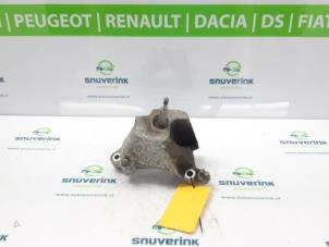 Usagé Support boîte de vitesses Renault Laguna III Estate (KT) 2.0 16V Prix € 40,00 Règlement à la marge proposé par Snuverink Autodemontage
