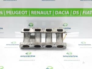 Używane Kolektor dolotowy Renault Laguna III Estate (KT) 2.0 16V Cena € 75,00 Procedura marży oferowane przez Snuverink Autodemontage