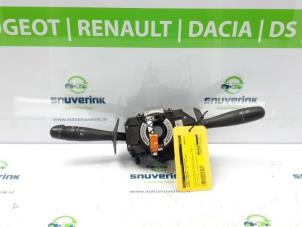 Usagé Commodo d'essuie glace Renault Master III (FD/HD) 2.2 dCi 16V Prix € 72,60 Prix TTC proposé par Snuverink Autodemontage