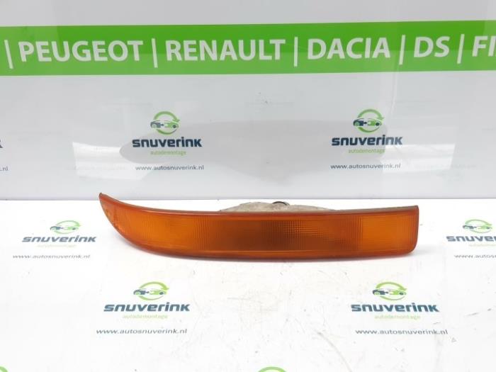 Używane Kierunkowskaz prawy Renault Master II (FD/HD) 2.2 dCi 16V Cena € 24,18 Z VAT oferowane przez Snuverink Autodemontage